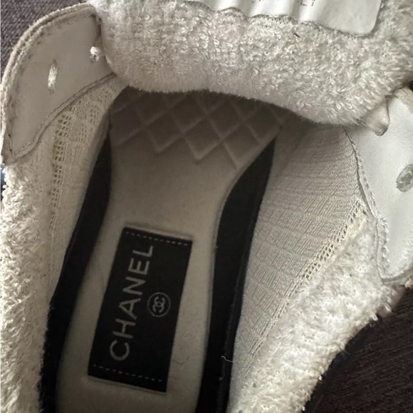 Chanel sneakers, barely used. Size 4Y, great for 9-12 y.o. - Picture 4 of 4